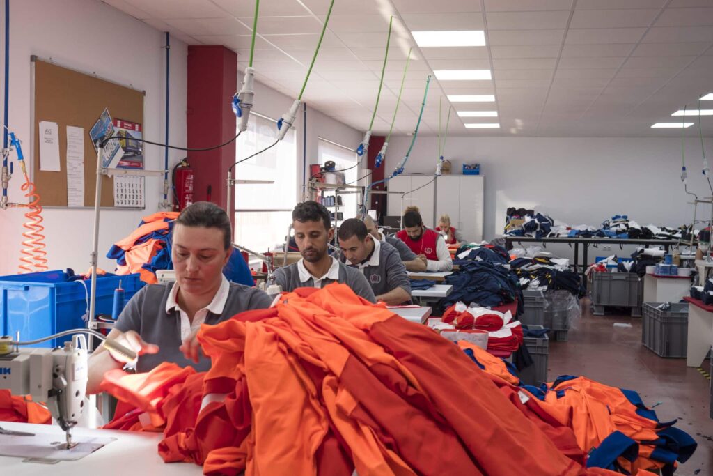 ropa laboral2 scaled 1